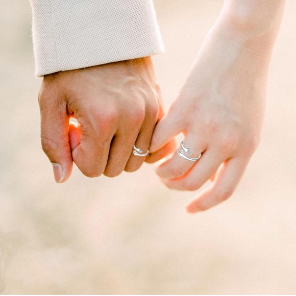 A26. New Hug Rings Sterling Silver Adjustable Couples Ring Set - Picture 5 of 7